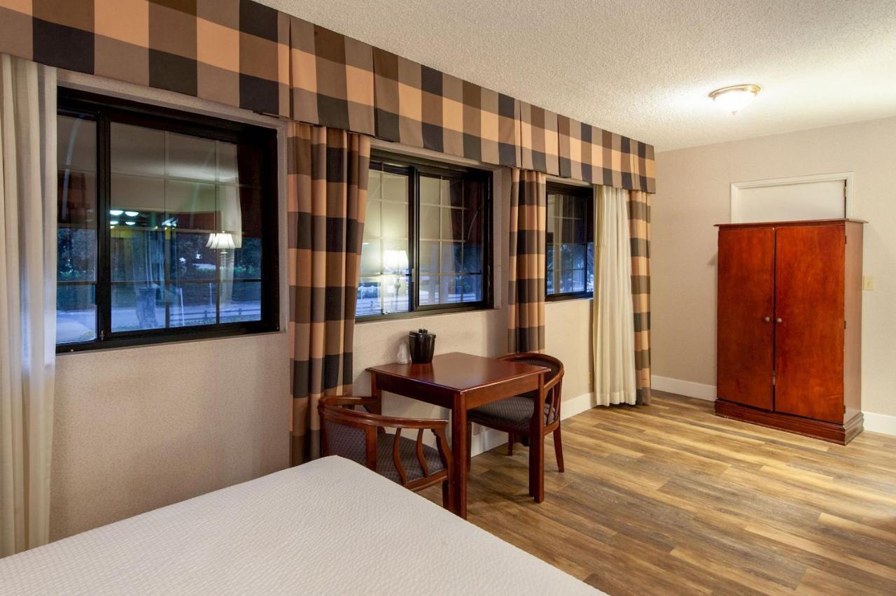 Studio City Court Yard Hotel Buitenkant foto