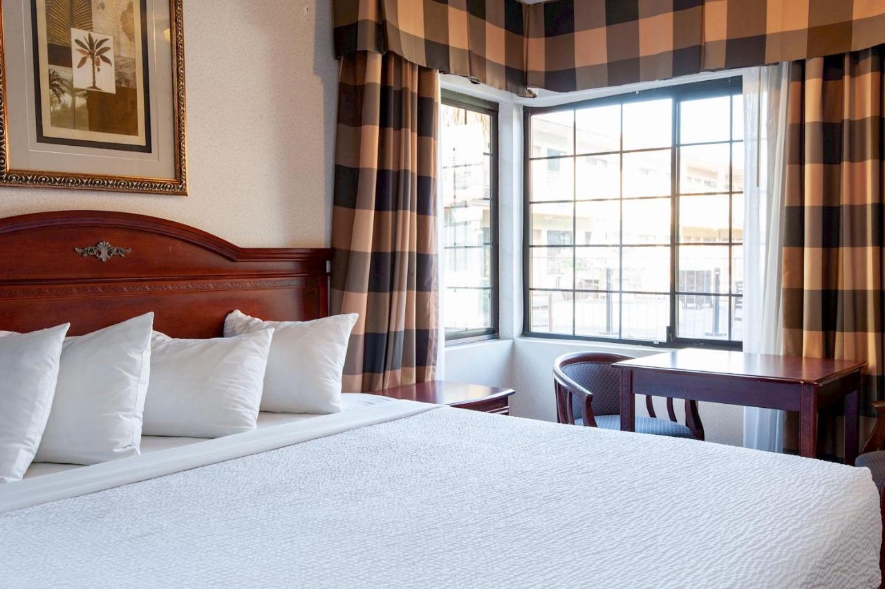 Studio City Court Yard Hotel Buitenkant foto