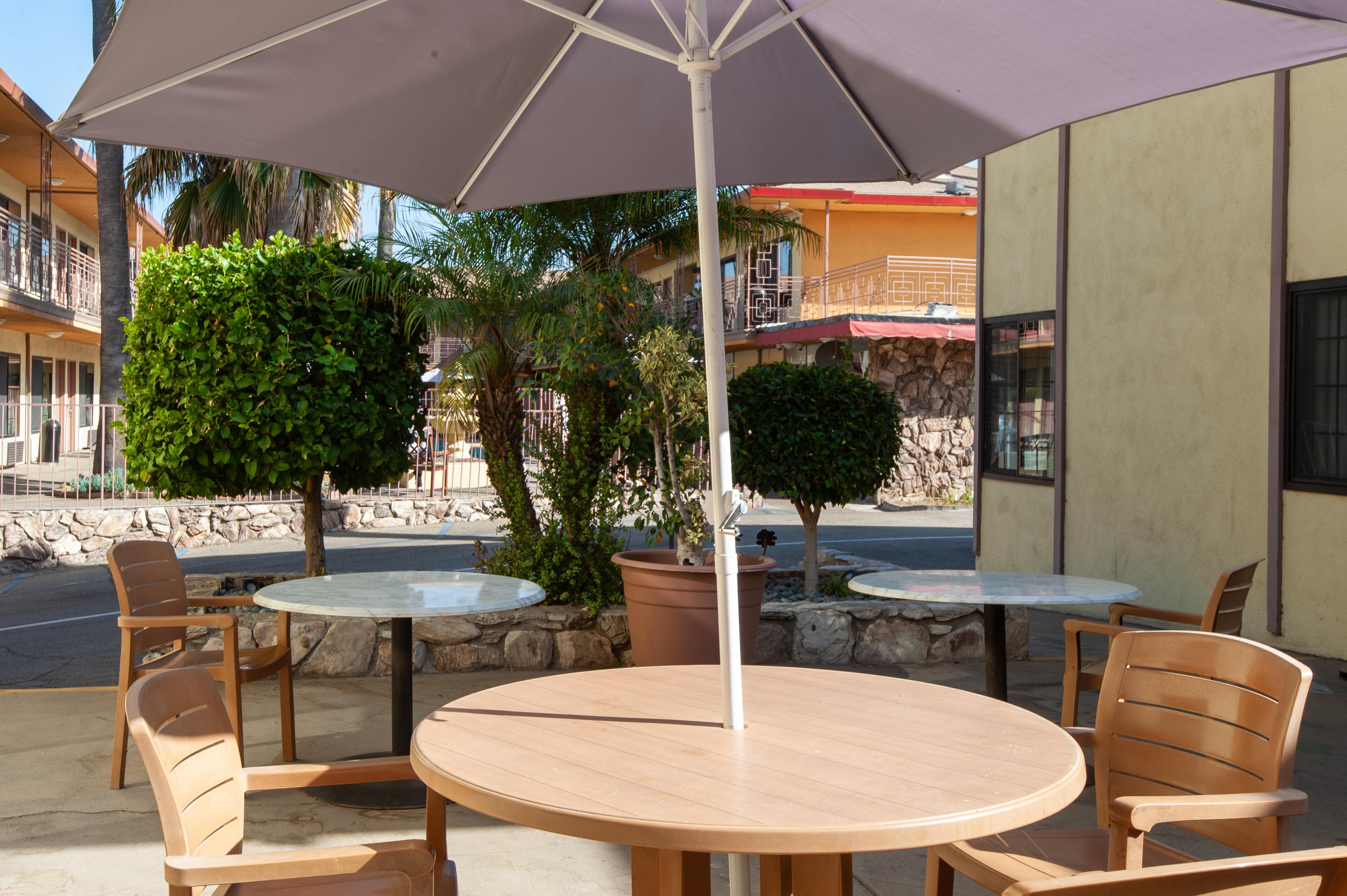 Studio City Court Yard Hotel Buitenkant foto